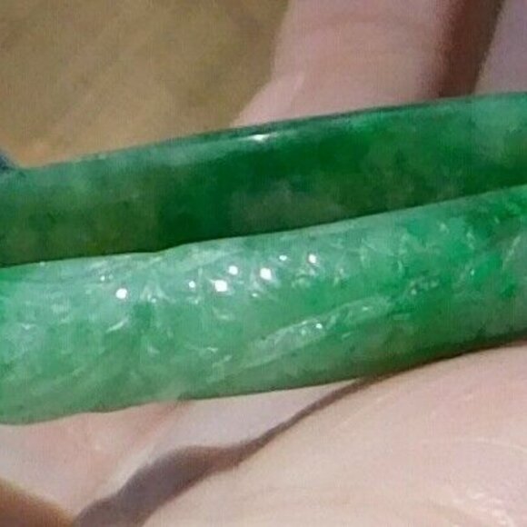 Carved Jade / Jadeite Bangle Bracelet Green Marbled 2.25" Inside Across "COLD" - Picture 10 of 12